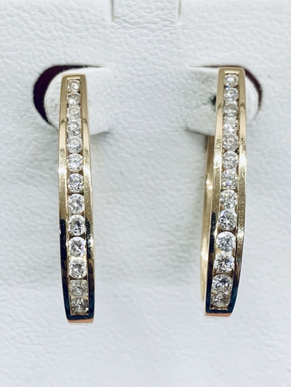 STUNNING 14K Yellow Gold Round Cut Diamond Oval Hoop Snap Back Earrings